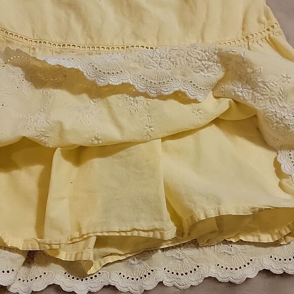 GIRL'S GAP YELLOW SUNDRESS WITH FLORAL EMBROIDERY ON SCALLOPED HEM, SIZE 5 - Picture 8 of 9
